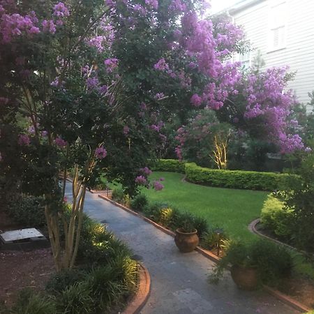 22 Charlotte Bed & Breakfast ชาร์ลสตัน ภายนอก รูปภาพ